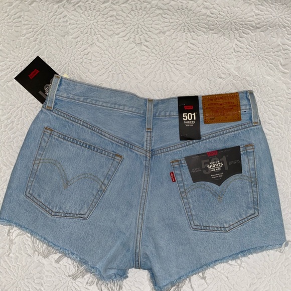 Women’s daisy dukes cut off denim shorts - Picture 2 of 4